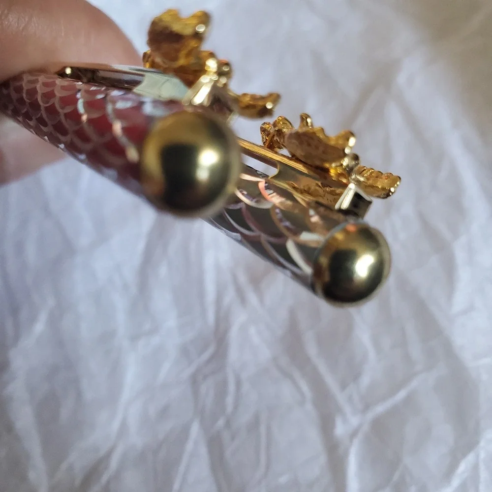 Vintage Style Angel Cherub Ballpoint Pen Set Red and Green Scalloped Pattern